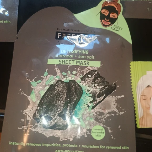 Coconut & Vitamin C Skincare Set - Picture 3 of 5